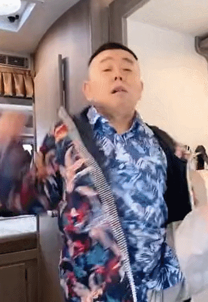 潘长江骨折跳无价之姐上热搜了?骨折不能疏忽大意