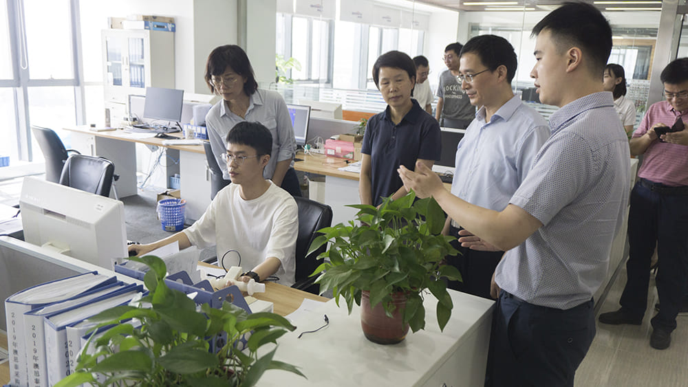 南京市栖霞区人民政府卢静副区长一行莅临澳思泰走访调研